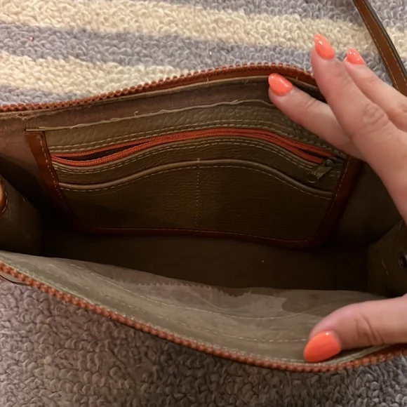 Dooney & Bourke cross body purse - Picture 6 of 10